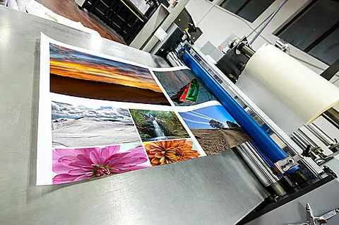 Roll laminator feeding a large-format print