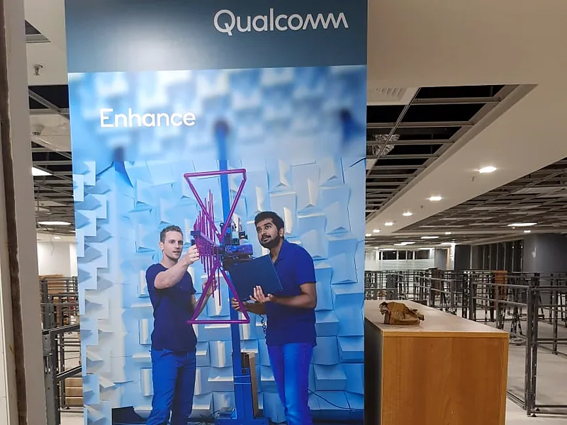 Free-standing printed graphic panel (UV Flatbed Printing)