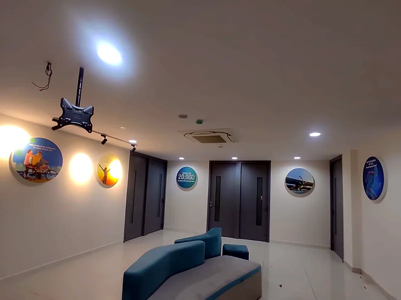 Printed discs on a lounge wall: UV Flatbed Printing